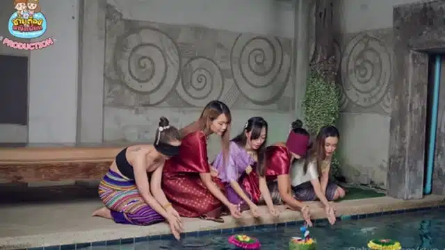 นายต๊อง กับ หญิงเพี้ยน OnlyFans/ctyp_production คอลเท้นวันลอยกระทง ขอพรให้ได้หนุ่ม สวิงกลิ้ง เย็ด5สาว ไม่เซ็นเซอร์ เย็ดสด อมควยเลียหี